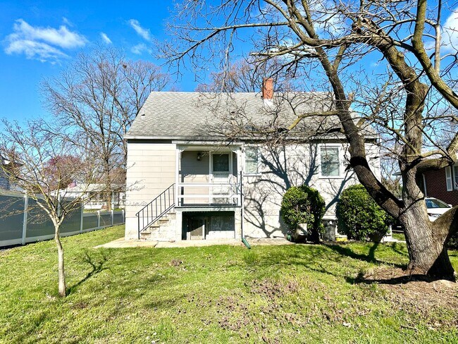 Building Photo - Charming 3 Bedroom/1 Bathroom Home in Essex, Baltimore, MD!
