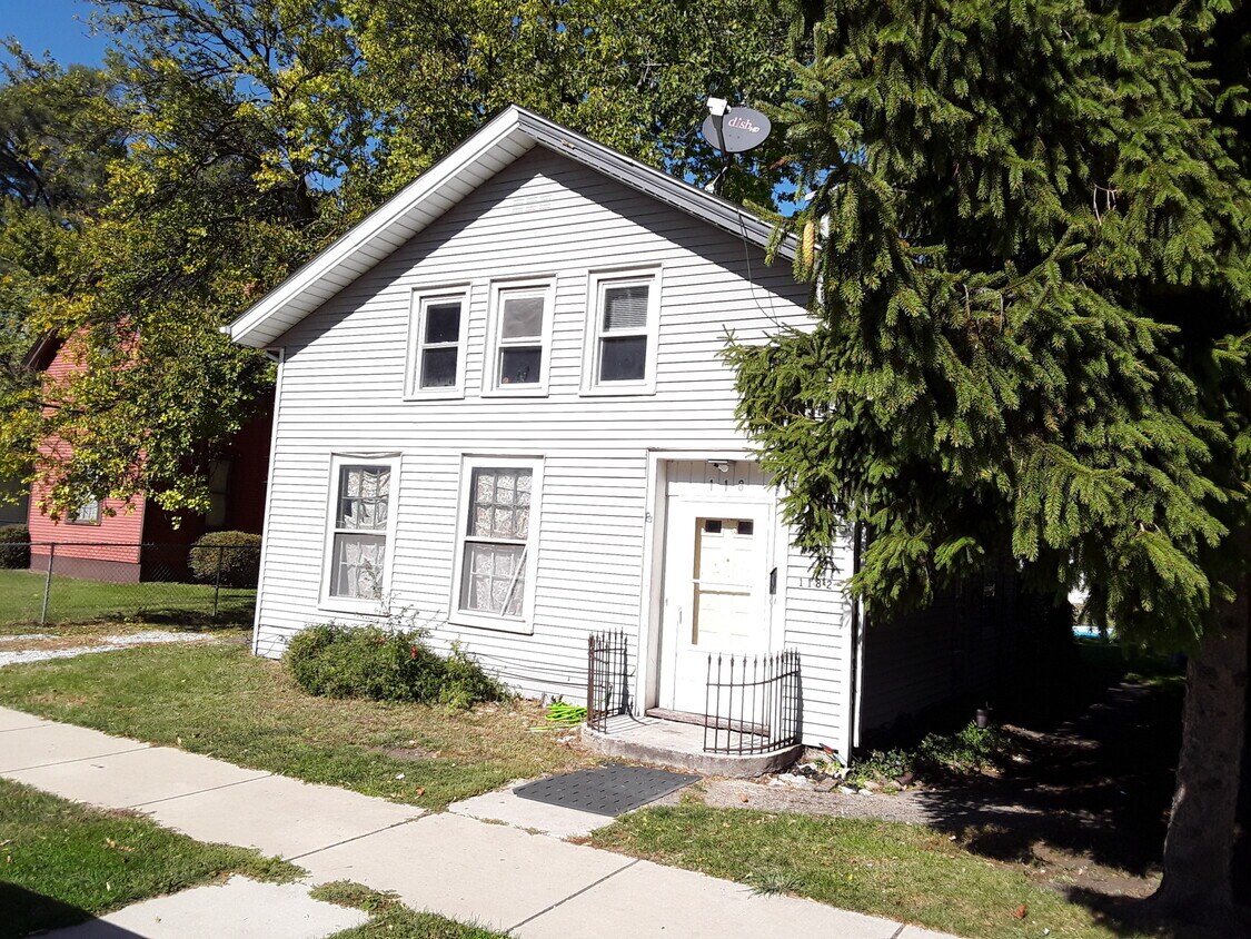 118 W Grove St Unit 2 Upper Level, Mishawaka, IN 46545 Apartments in