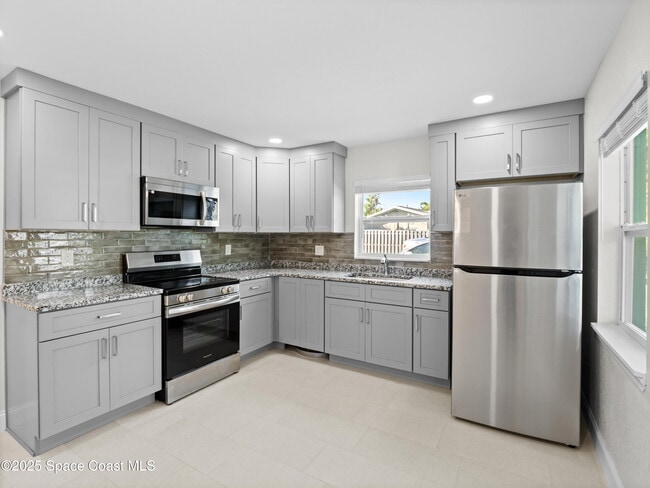 Foto del edificio - 101 Deland Ave