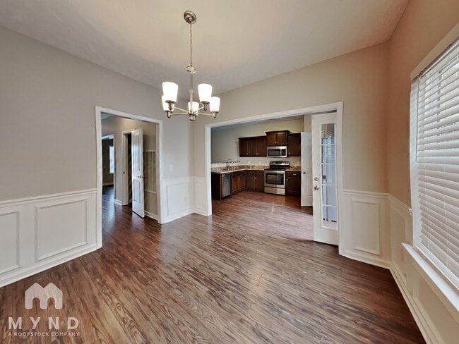 Building Photo - 423 John Deere Dr