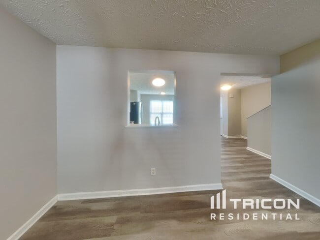 Building Photo - 7172 Grosbeak St
