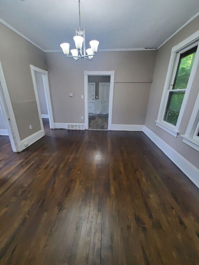 Building Photo - 635-637 W Center St. (Duplex)