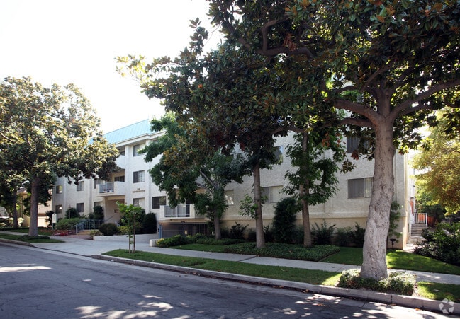 Building Photo - 350 S Oakland