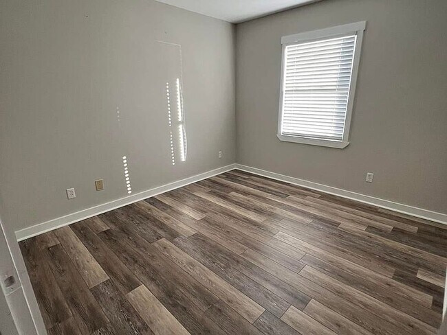 Building Photo - 975 Lightwood Knot Rd