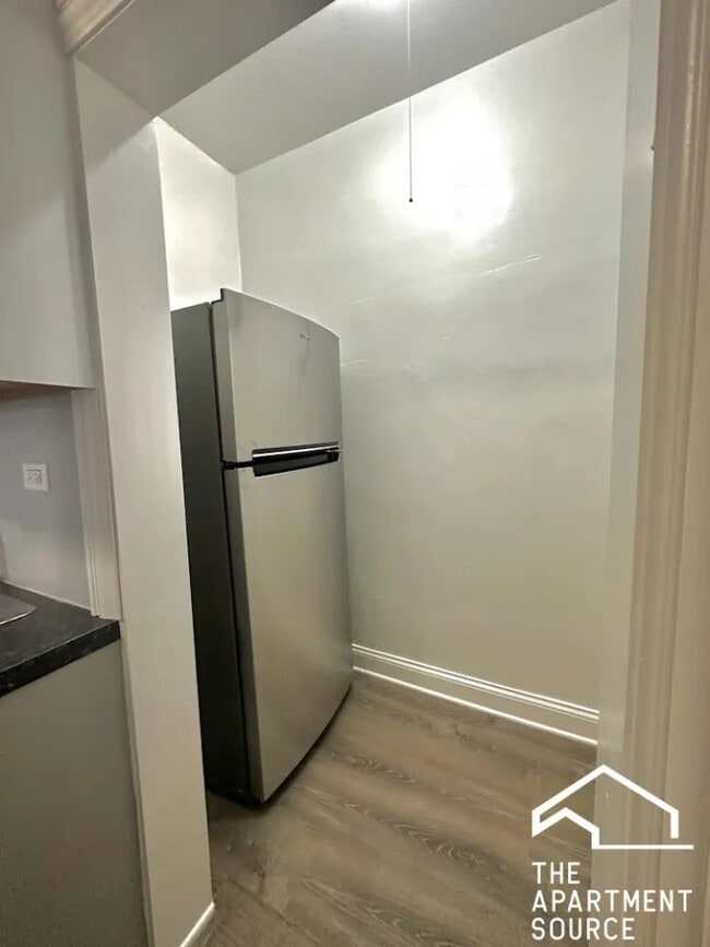 Photo - 1214 W Rosemont Ave (Chicago, IL) Apartment