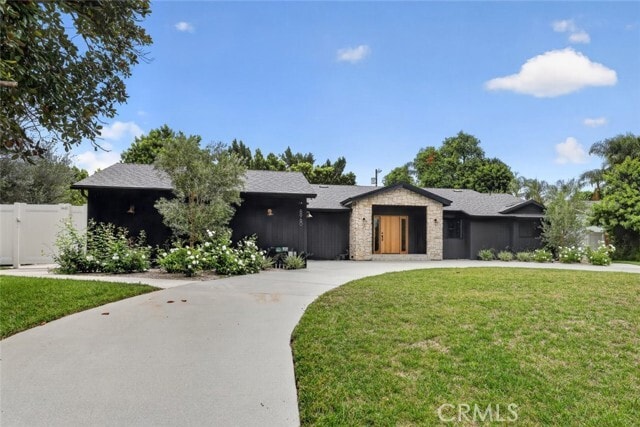 Building Photo - 8960 Oak Park Ave