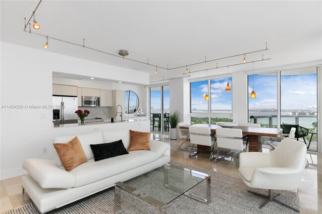 Foto del edificio - 6365 Collins Ave