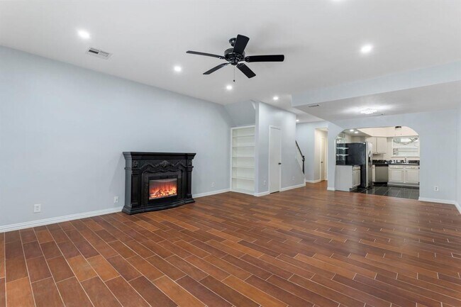 Foto del edificio - 5866 Sugar Hill Dr