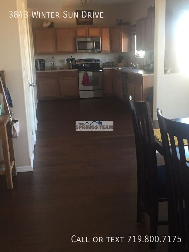 Foto del edificio - 3843 Winter Sun Dr