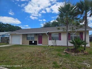 Building Photo - 2111 Sandalwood Dr