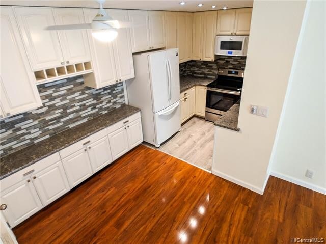 Building Photo - 504 Mananai Pl