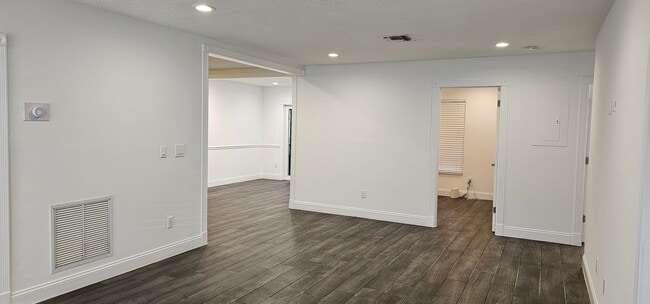 Building Photo - 4300 Purdy Ln