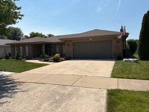 Building Photo - 15558 Larkspur Ln
