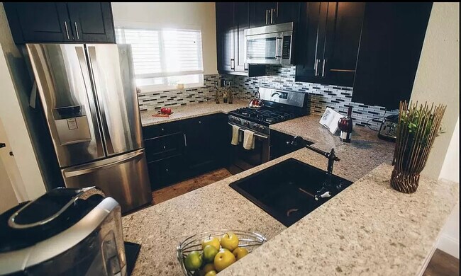 Kitchen - 4948 Calle de Escuela
