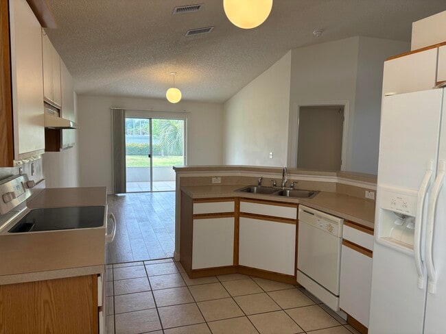 Building Photo - 1776 Vista Lake Cir