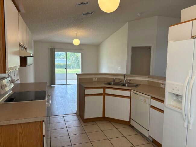 Foto del edificio - 1776 Vista Lake Cir