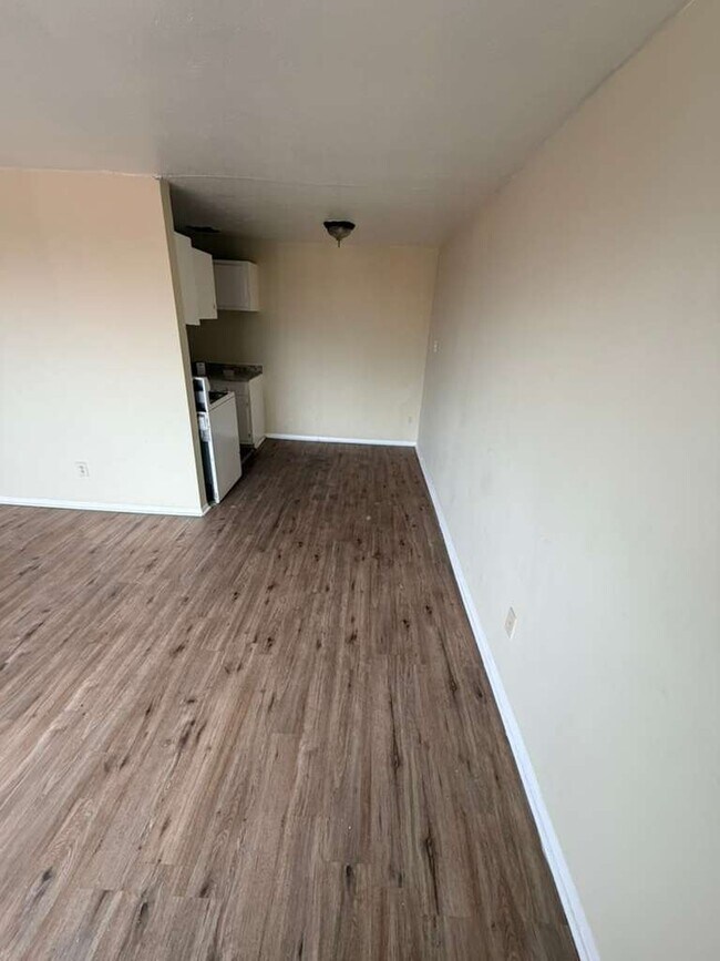 Foto del edificio - 14835 Euclid Ave