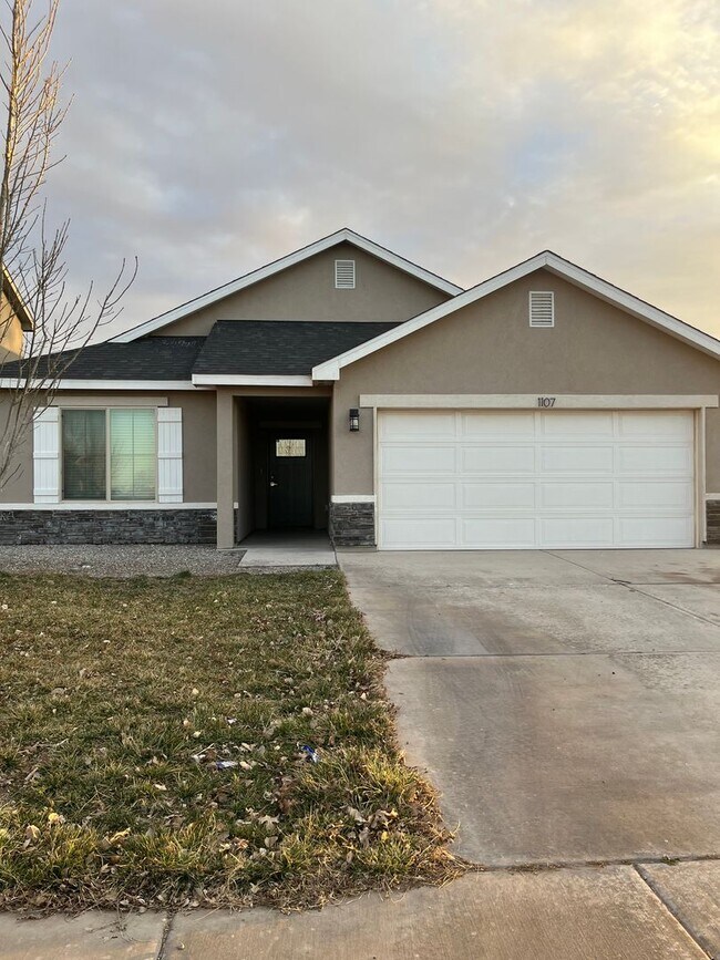 Foto del edificio - 1107 E La Brea Ave