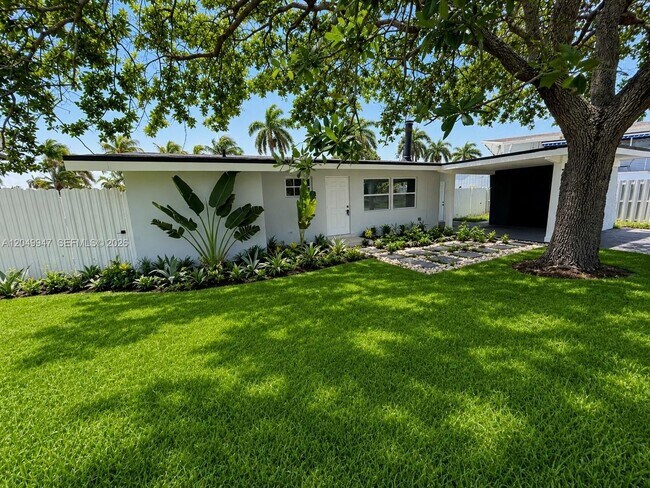 Building Photo - 2649 Key Largo Ln