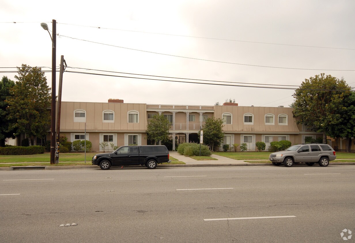 Primary Photo - 8840 Huntington Dr
