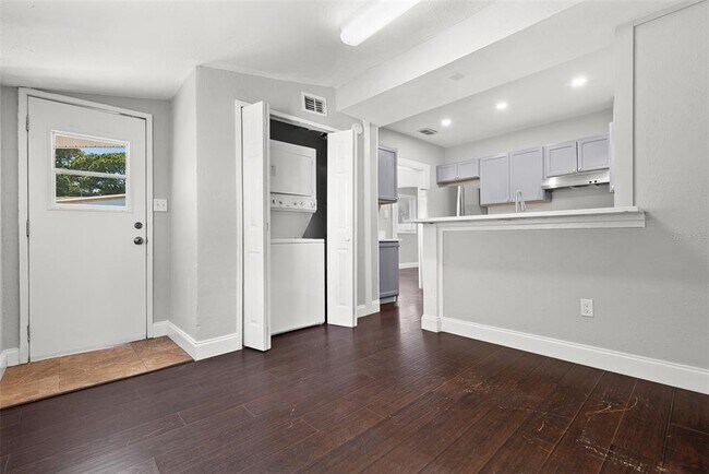 Building Photo - 1670 29th Ave N