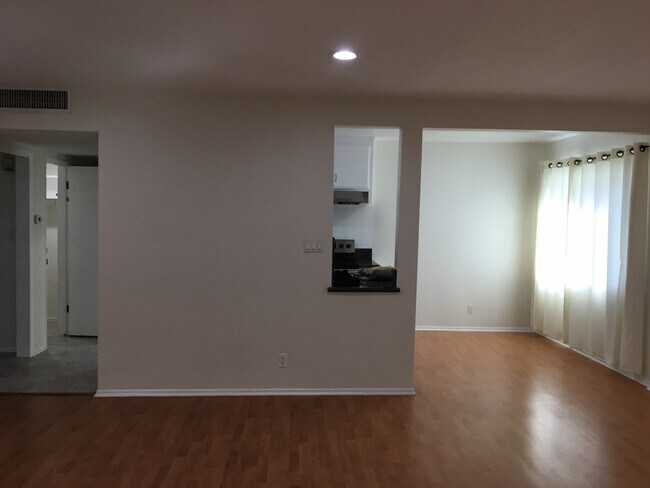 Foto del edificio - 3407 Huxley St