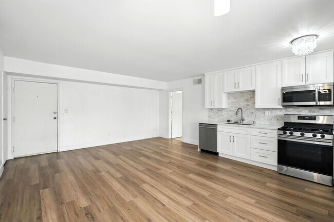 Building Photo - 18530 Hatteras St