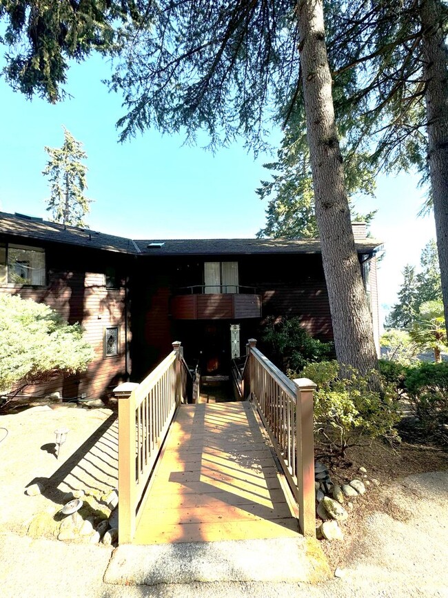 Building Photo - 1/2 mo free move in special - Beautiful 3 ...