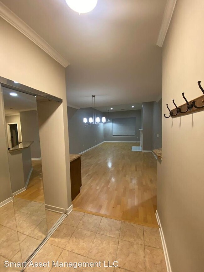 Building Photo - 2 br, 2 bath House - 3862 S Lake Drive Uni...