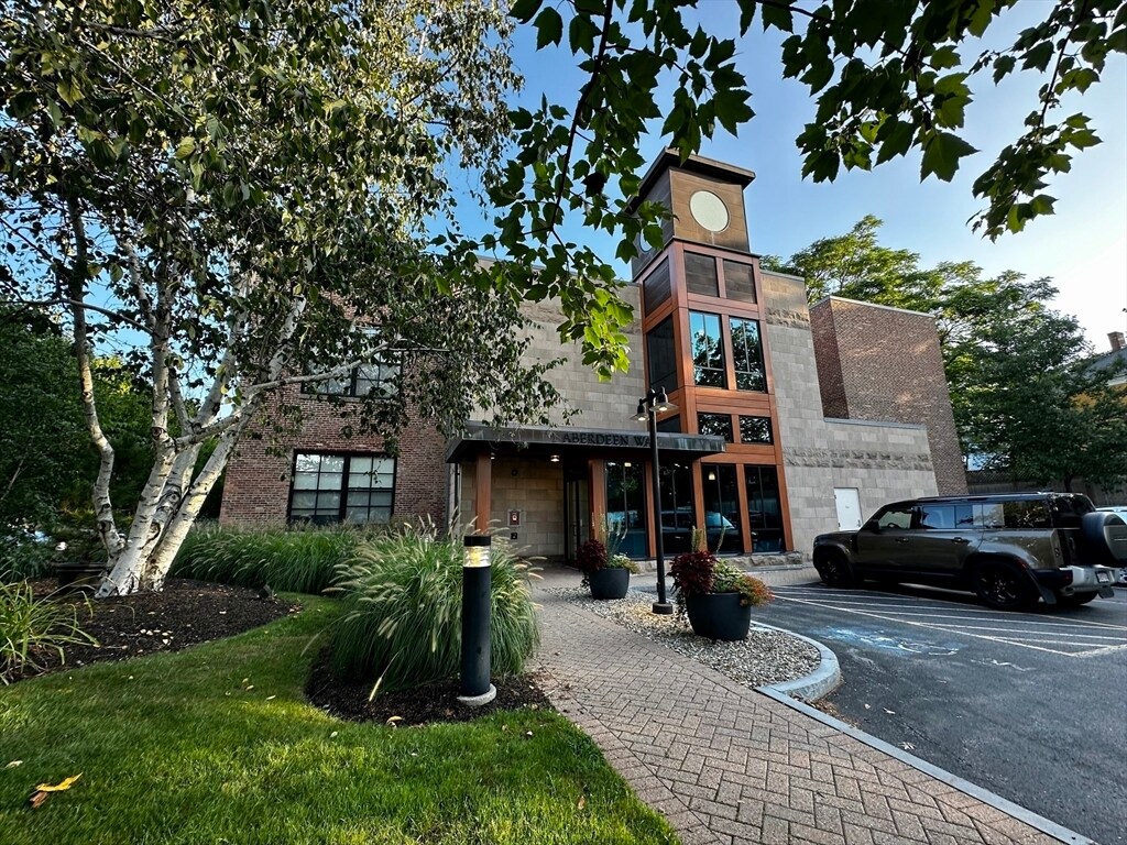Primary Photo - 1 Aberdeen Way