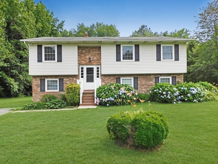 Foto principal - 4 Bed 3 Bath Split Foyer with Large Yard