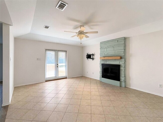 Foto del edificio - 15334 Barataria Dr
