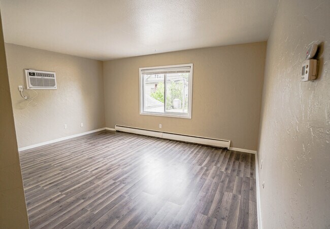 Building Photo - 869 Sherburne Ave