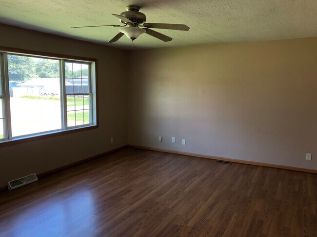 Foto del edificio - Cozy 3 Bedroom Home with Garage in Colona