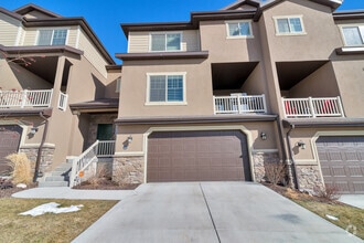 Building Photo - 911 S Aspen Pl