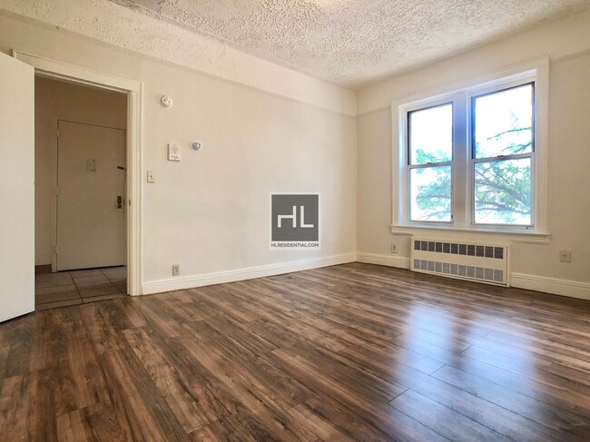 Building Photo - BEAUTIFUL GRAVESEND 2BD/1BA WITH W&D HOOKUP