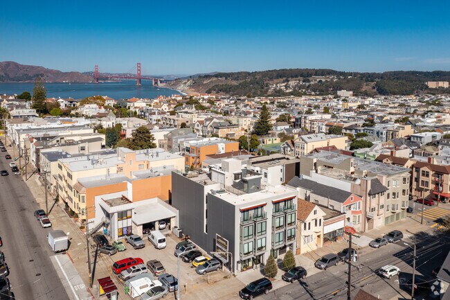 Proximity to Golden Gate Bridge - 3032-3038 Clement St
