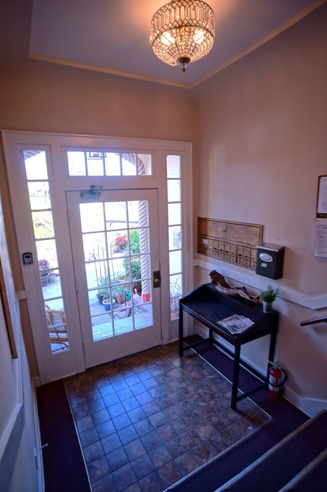 Building Photo - 766 Belmont Ave E