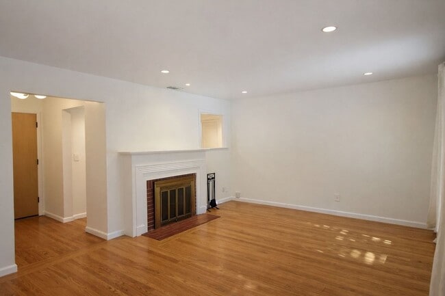 Building Photo - 5310 Callister Ave