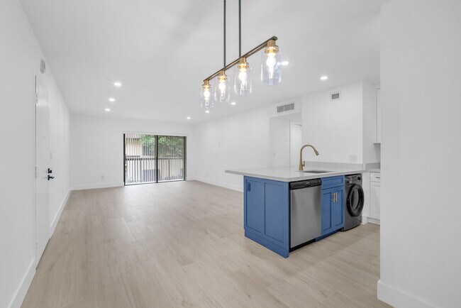 Building Photo - 7915 SW 86th St