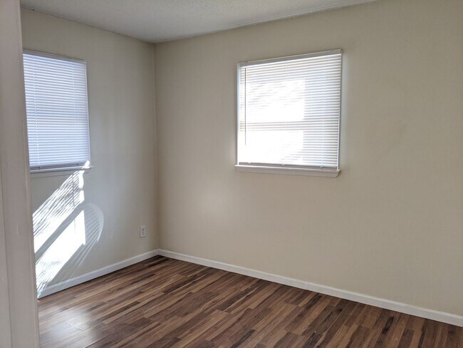 Building Photo - 17550 Sparks Ln