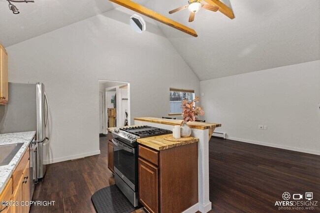 Building Photo - 40111 Frogberry Street