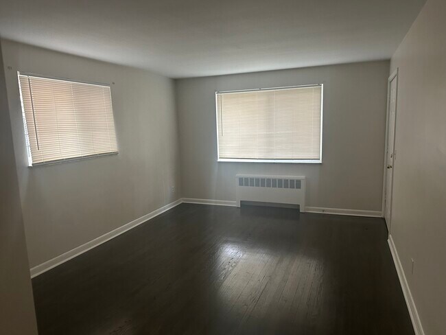 Foto del edificio - 2739 Powell Dr
