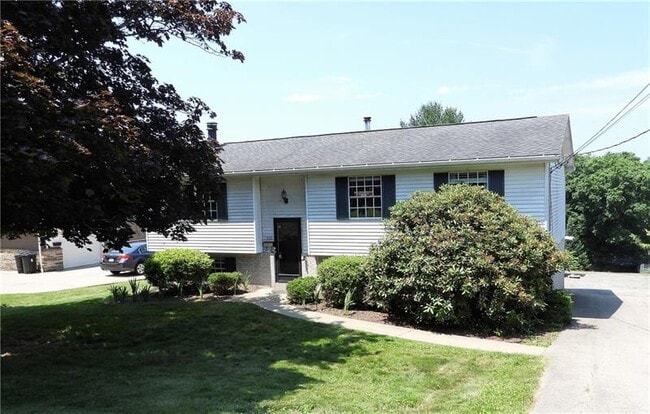 Building Photo - 115 Bristol Ln