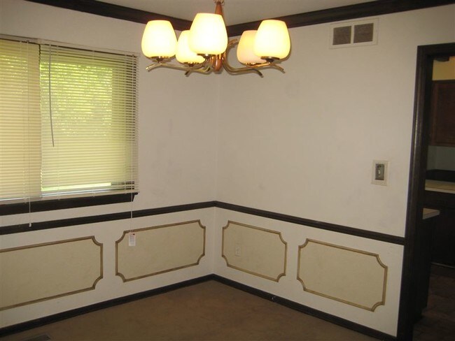Foto del edificio - 6811 White Pine Dr