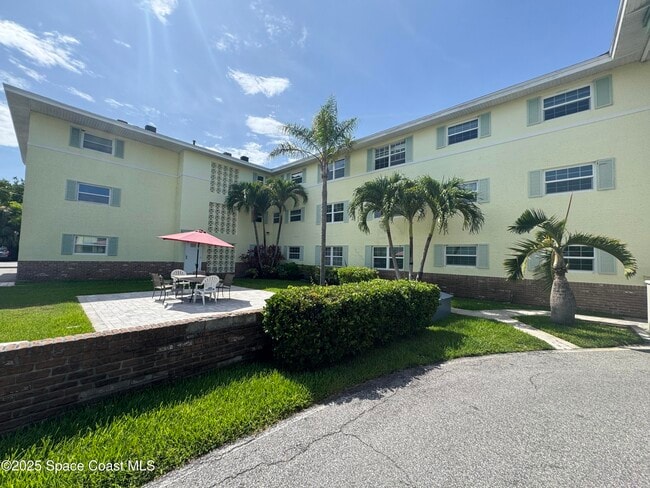 Building Photo - 230 Columbia Dr