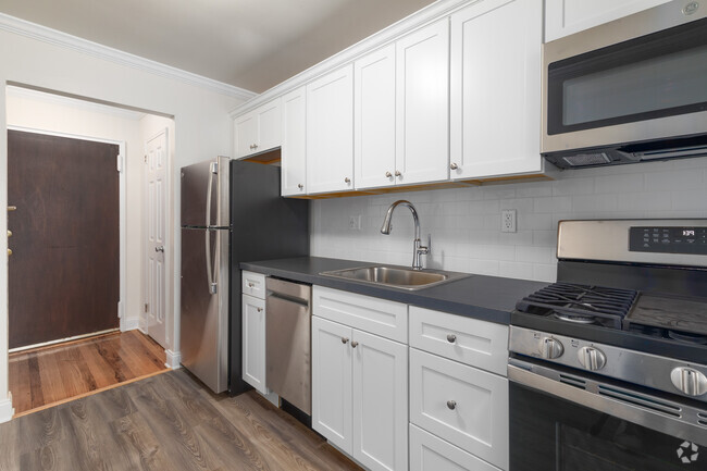 Kitchen - 3 Rm, 1 Bd, 1 Ba - 558SF - Monmouth Village