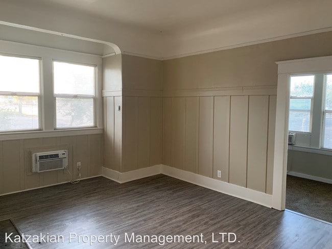 Building Photo - 121 E Lockeford St
