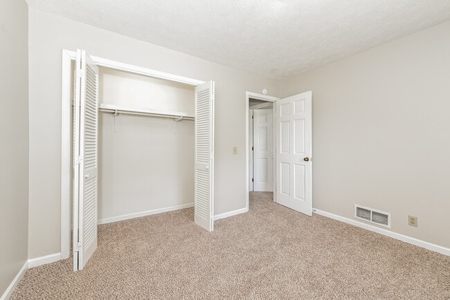 Building Photo - Fantastic 3bd/2ba home! Let yourself in!