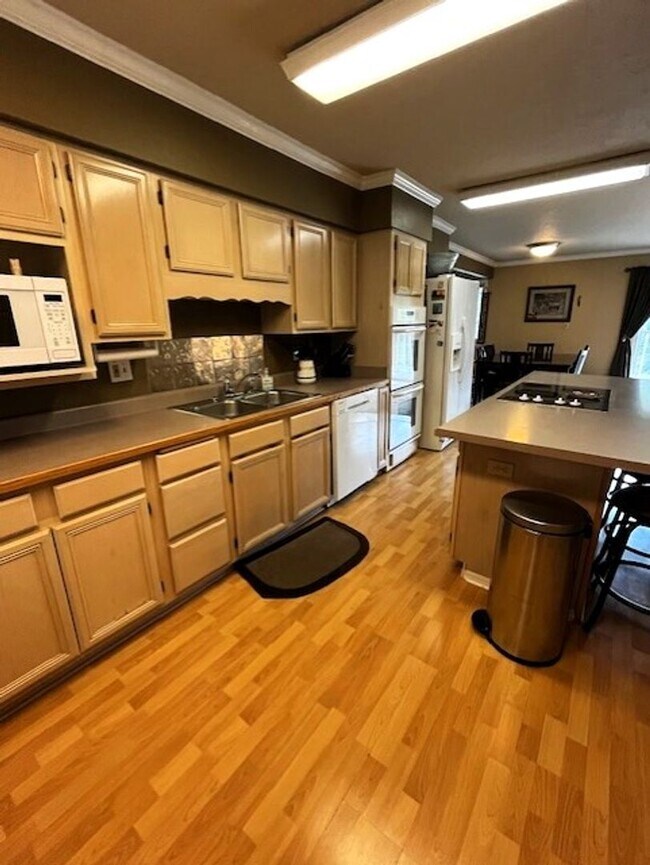 Foto del edificio - 1334 Straight Creek Dr